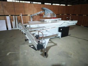 Portable CE Certified Sliding Table Saw with 45 ° Tilt Blade for Cutting